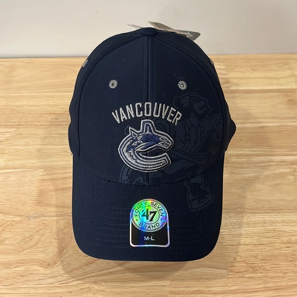 NHL | Vancouver Canucks Hat - Picture 2 of 4